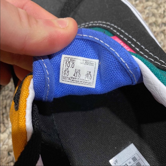 Vans - Picture 5 of 6